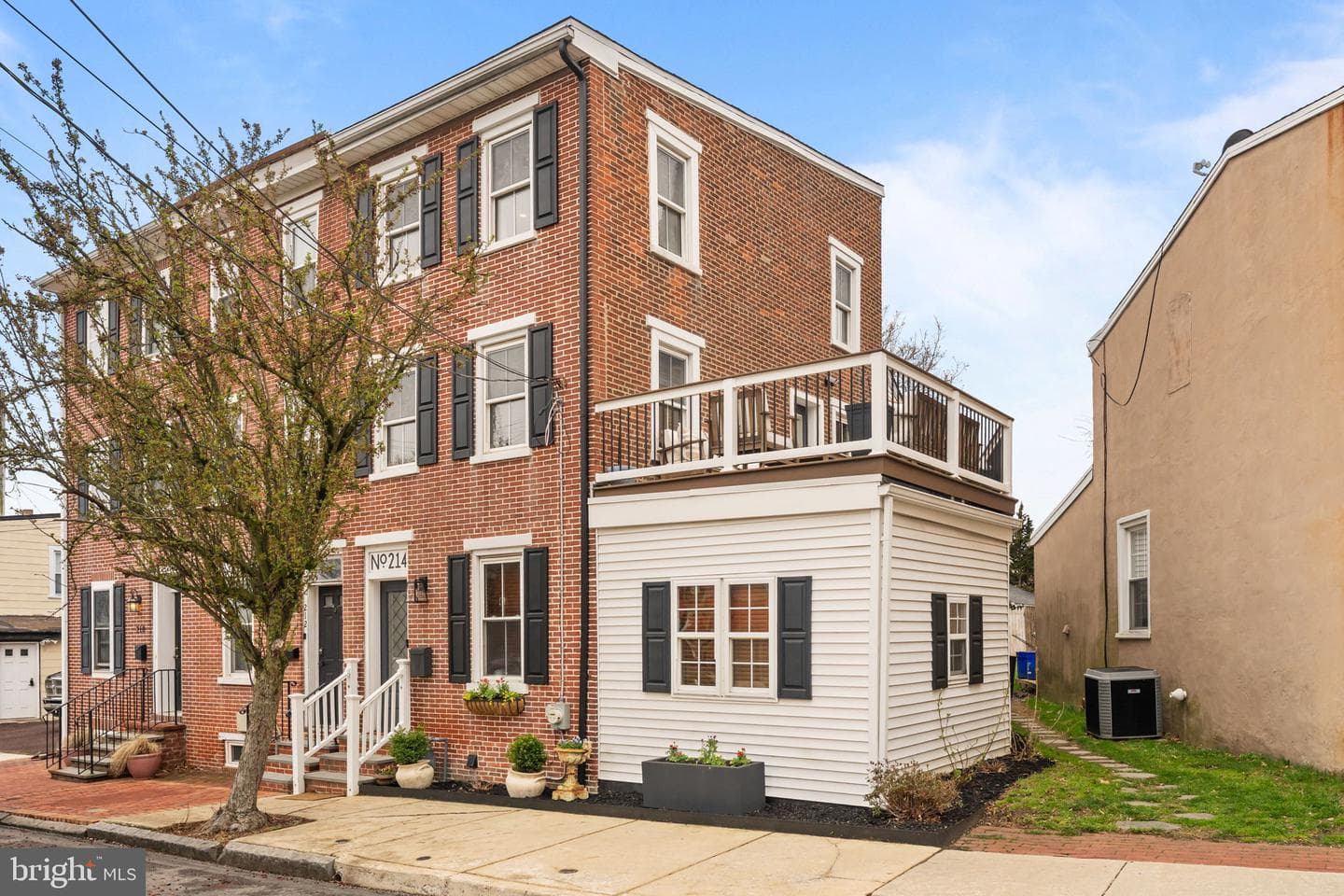 214 N Franklin Street photo 3