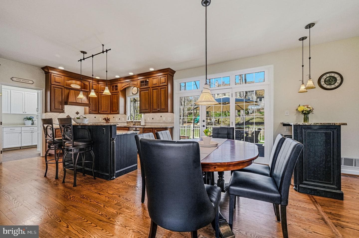 1045 Saint Georges Lane photo 11