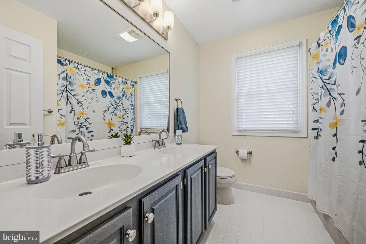 1045 Saint Georges Lane photo 32