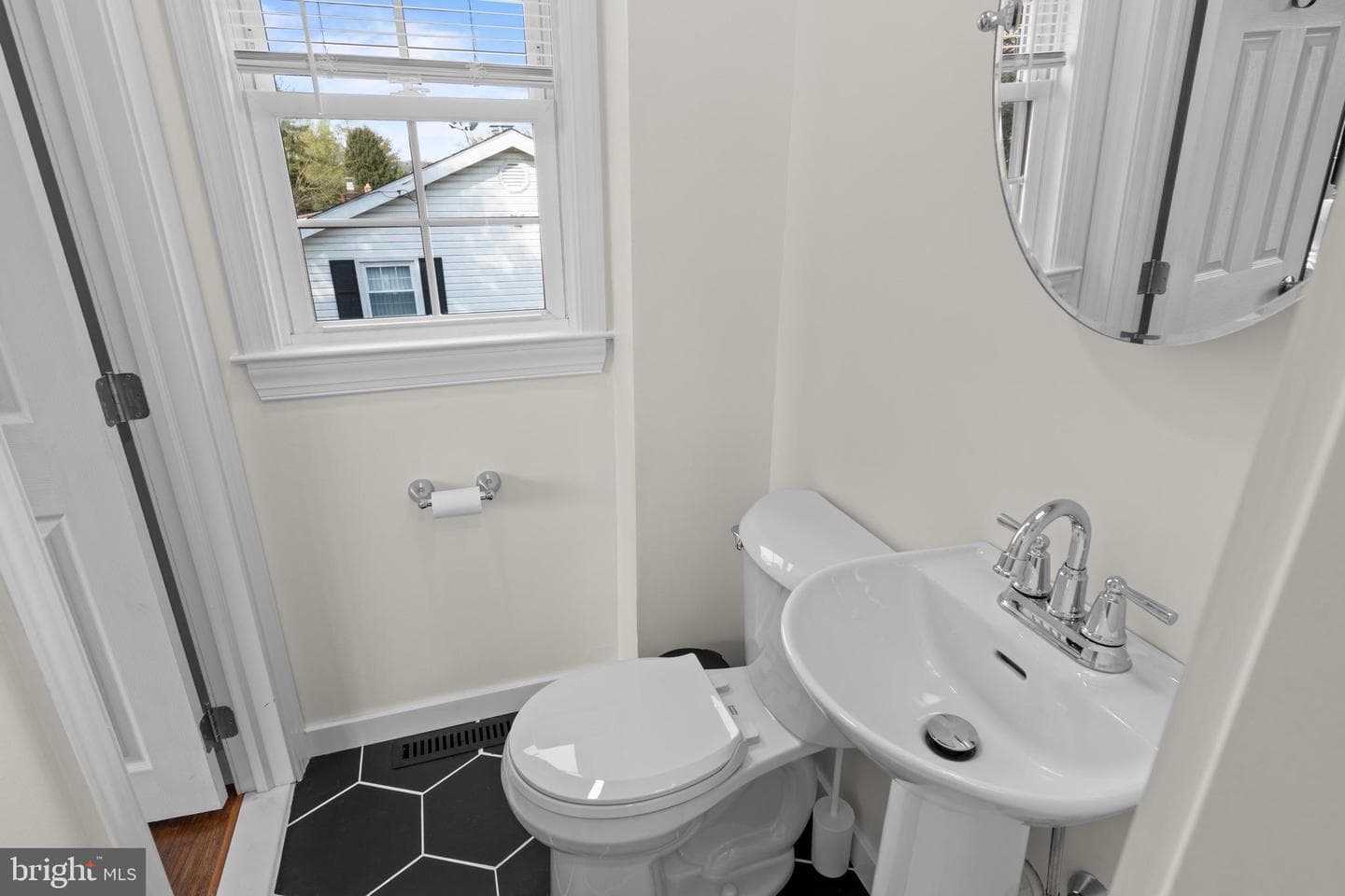 502 Ridge Avenue photo 35