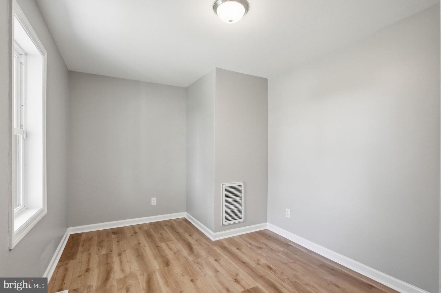 123 E Harmony Road photo 26