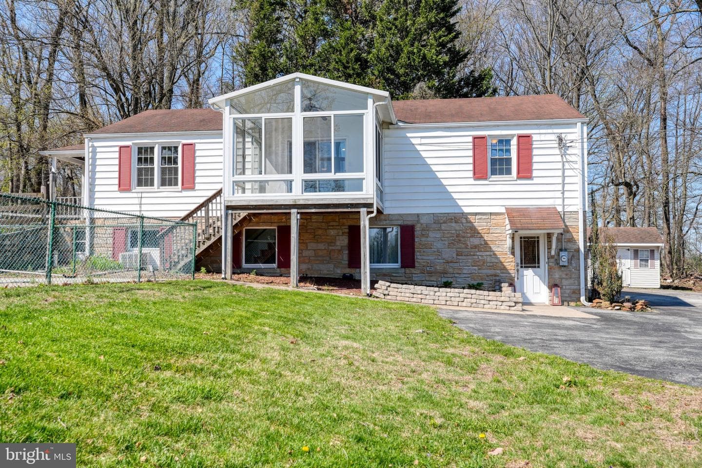 2512 Grandview Road photo 2
