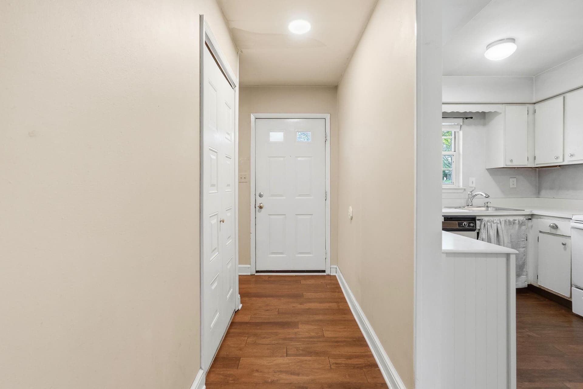262 Carlyn Court photo 13