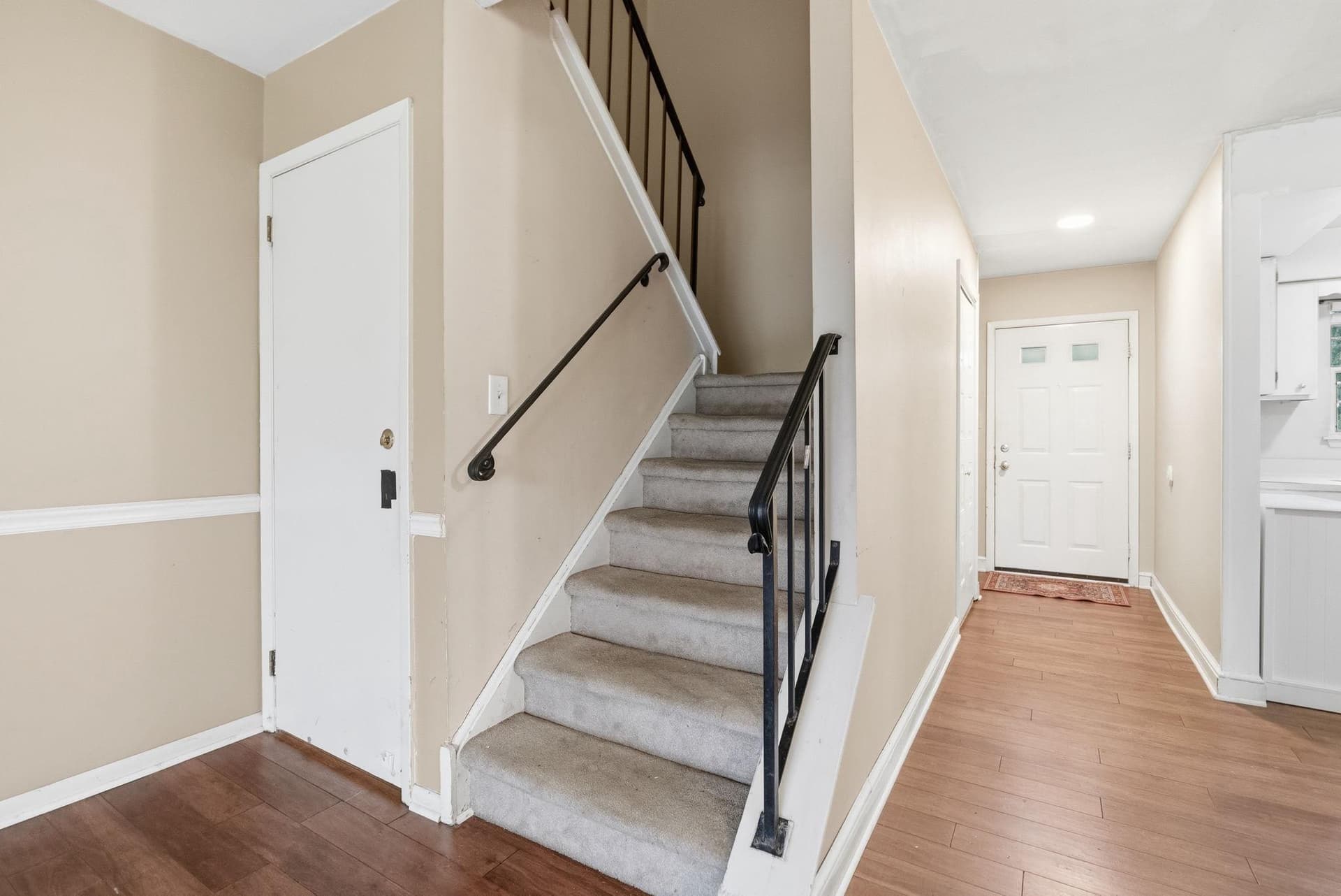 262 Carlyn Court photo 17