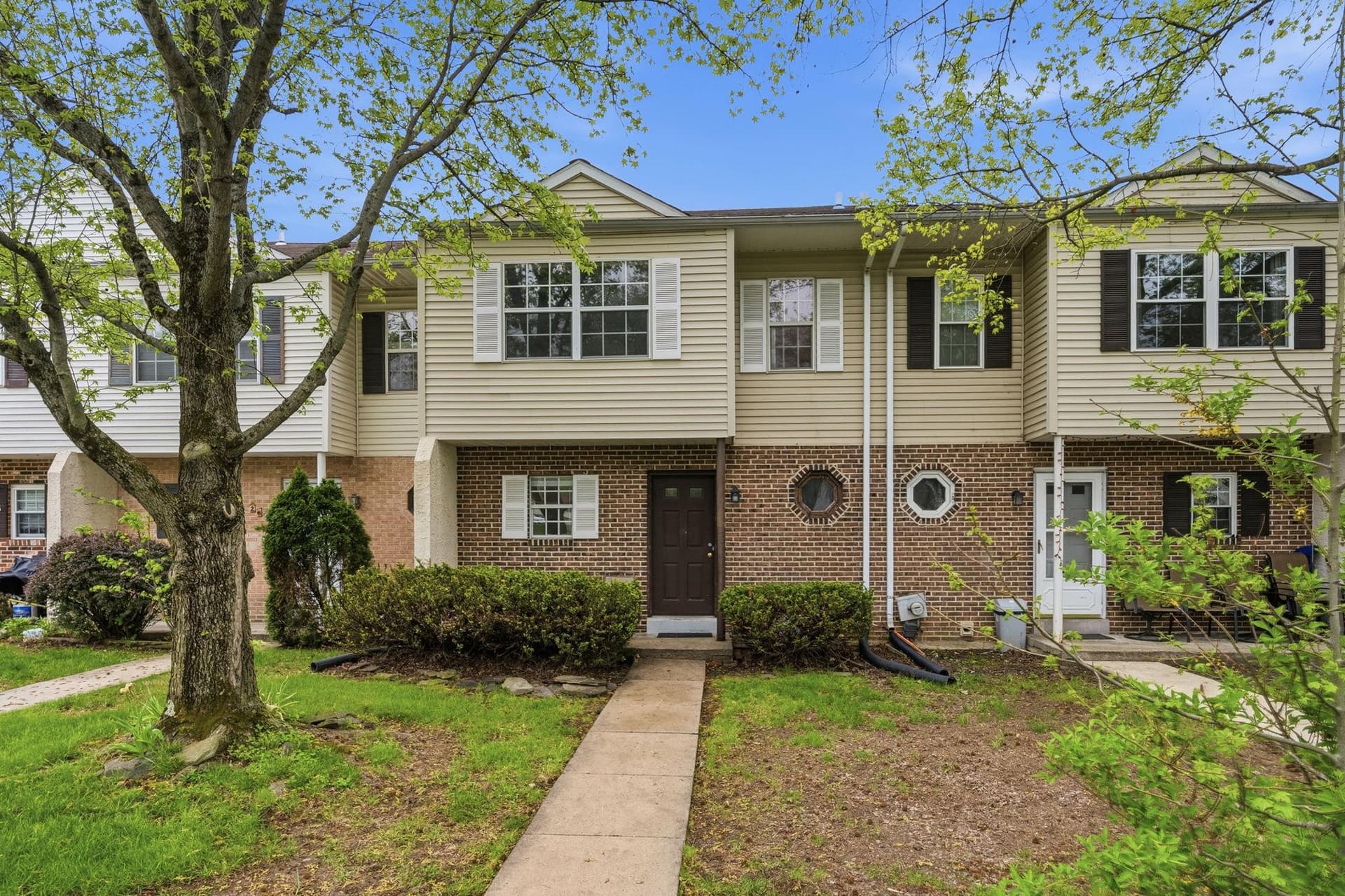 262 Carlyn Court photo 2