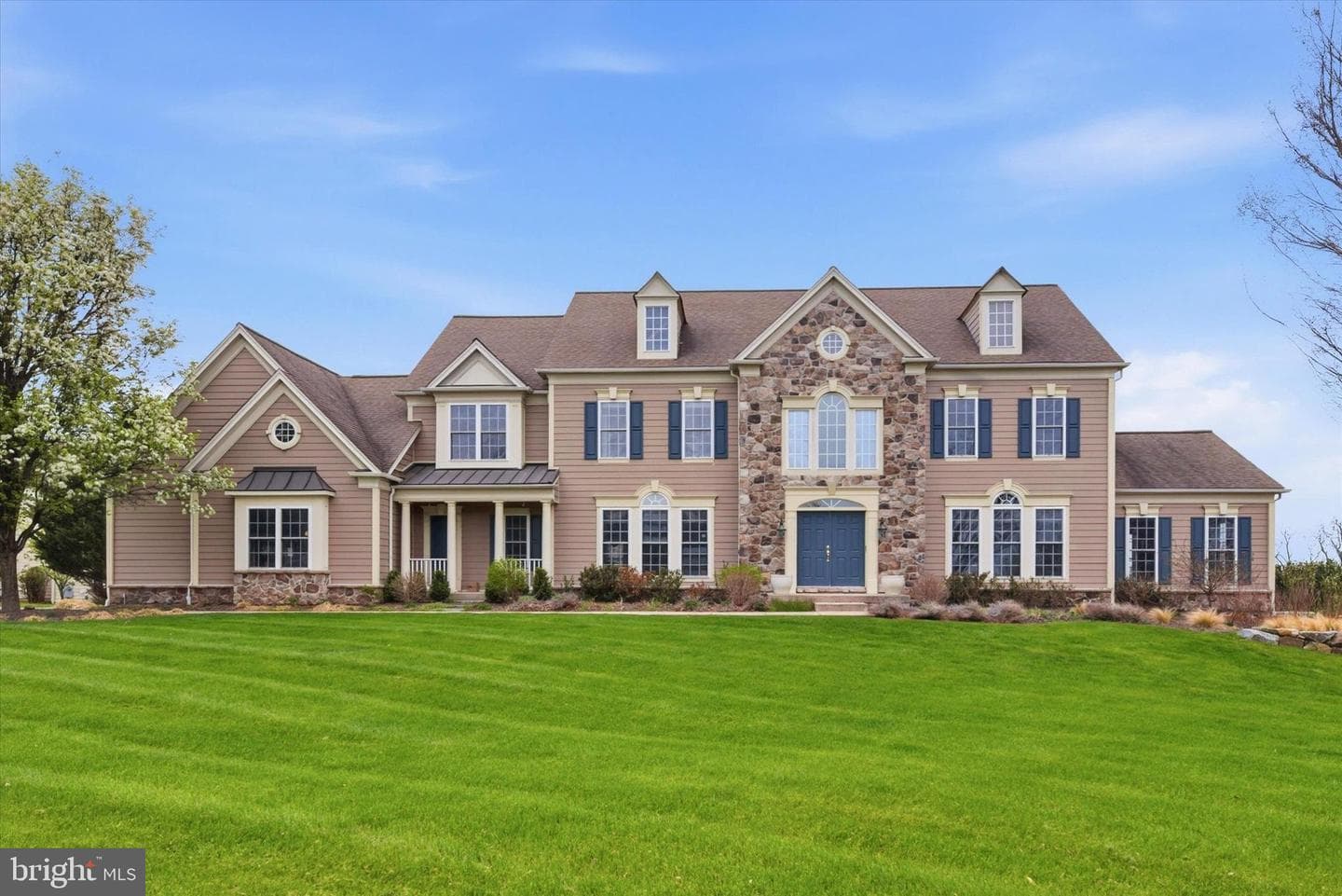 8 Deerfield Drive photo 3