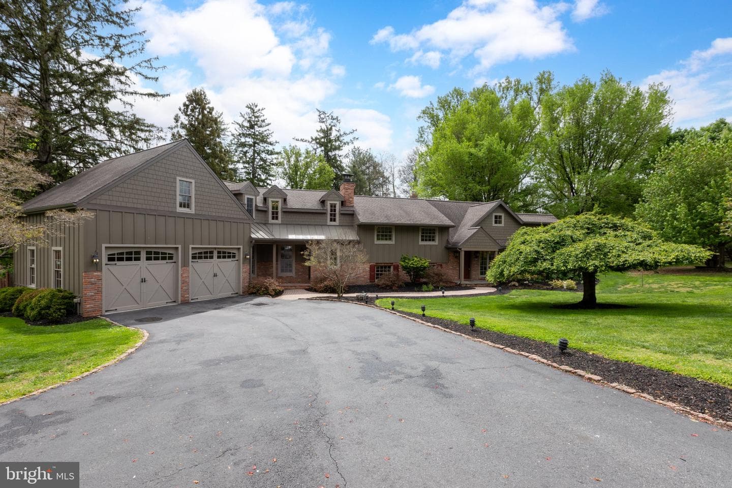 1324 College Hill Drive photo 3