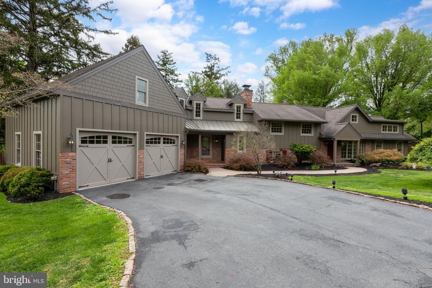 1324 College Hill Drive photo 4