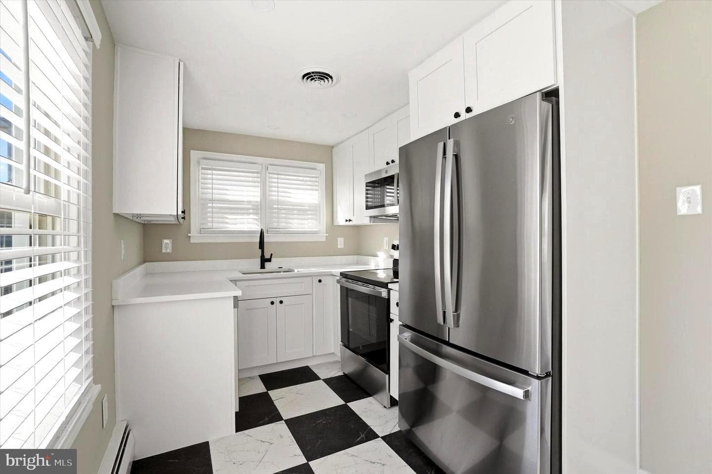 759 Starr Street photo 4