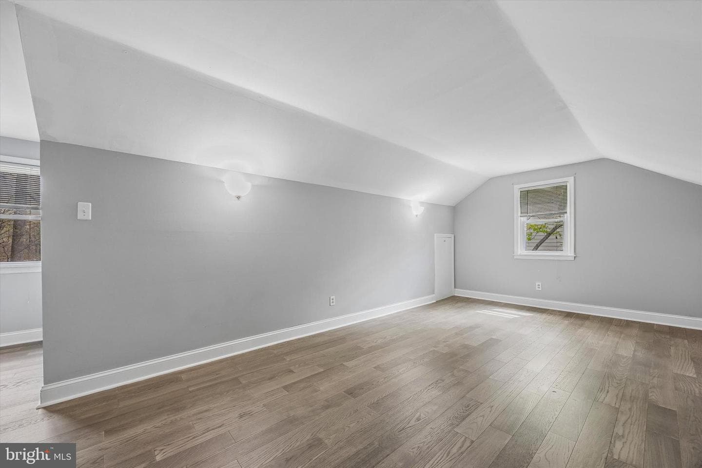 699 W Valley Road photo 27