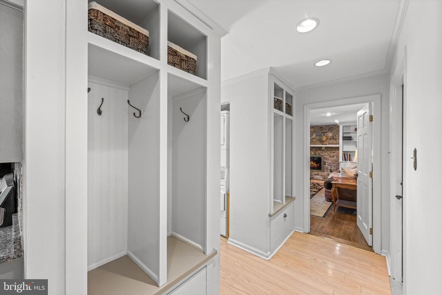 1064 Beaumont Road photo 18