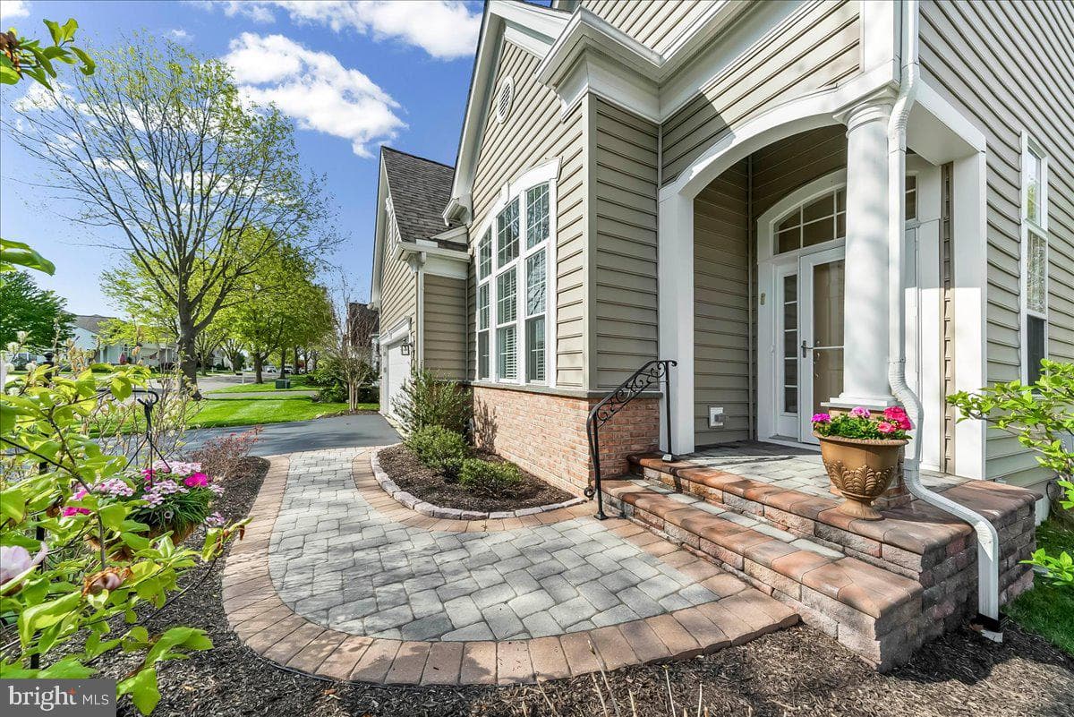 131 Violet Drive photo 3