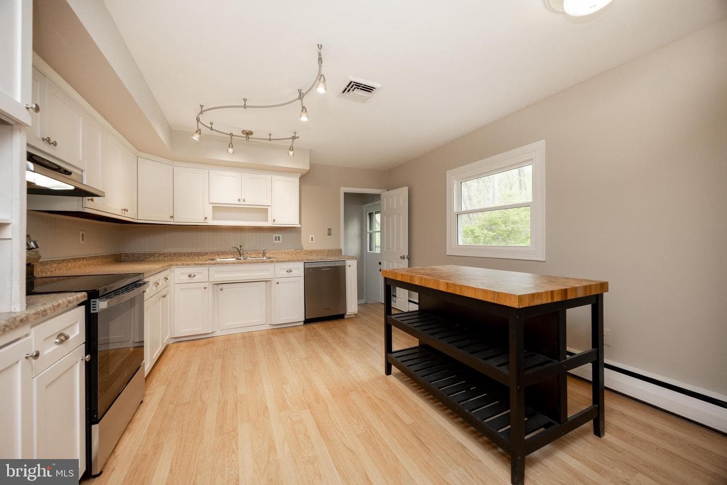560 Norwood Road photo 11