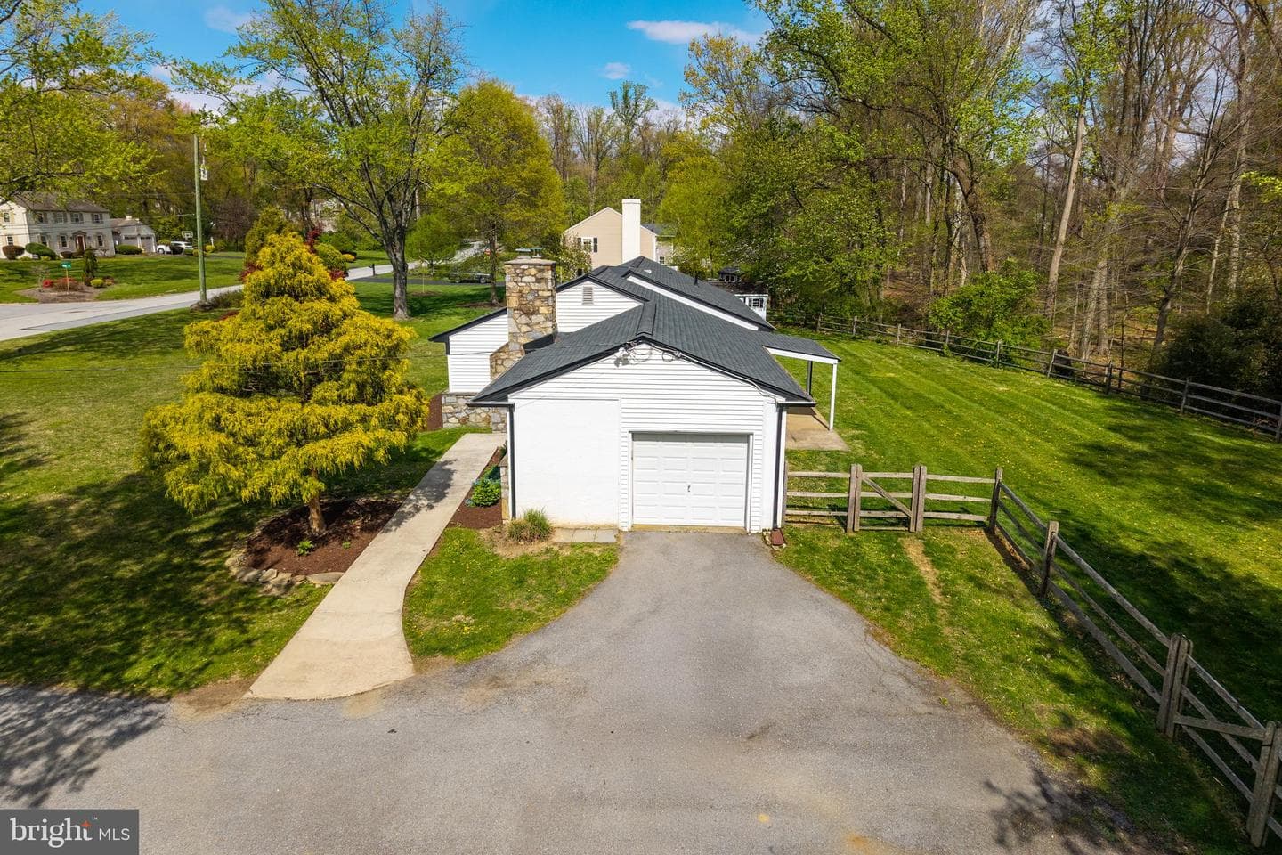 560 Norwood Road photo 37