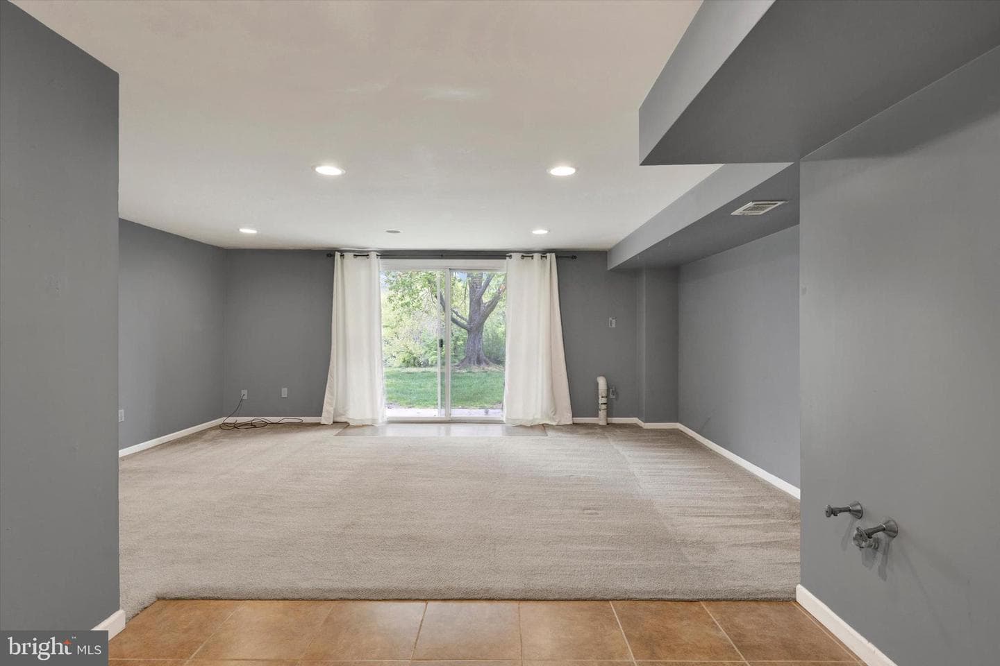 330 Carlyn Court photo 28