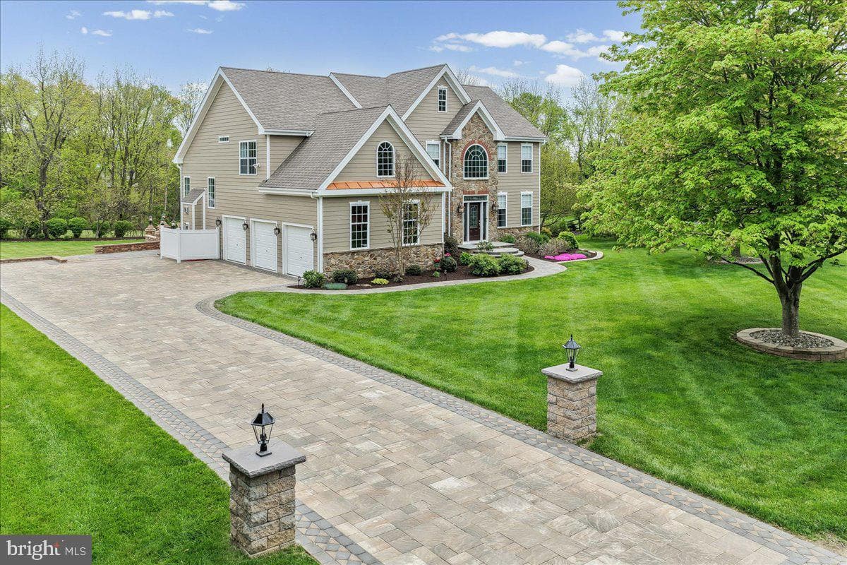 86 Mccormick Way photo 2