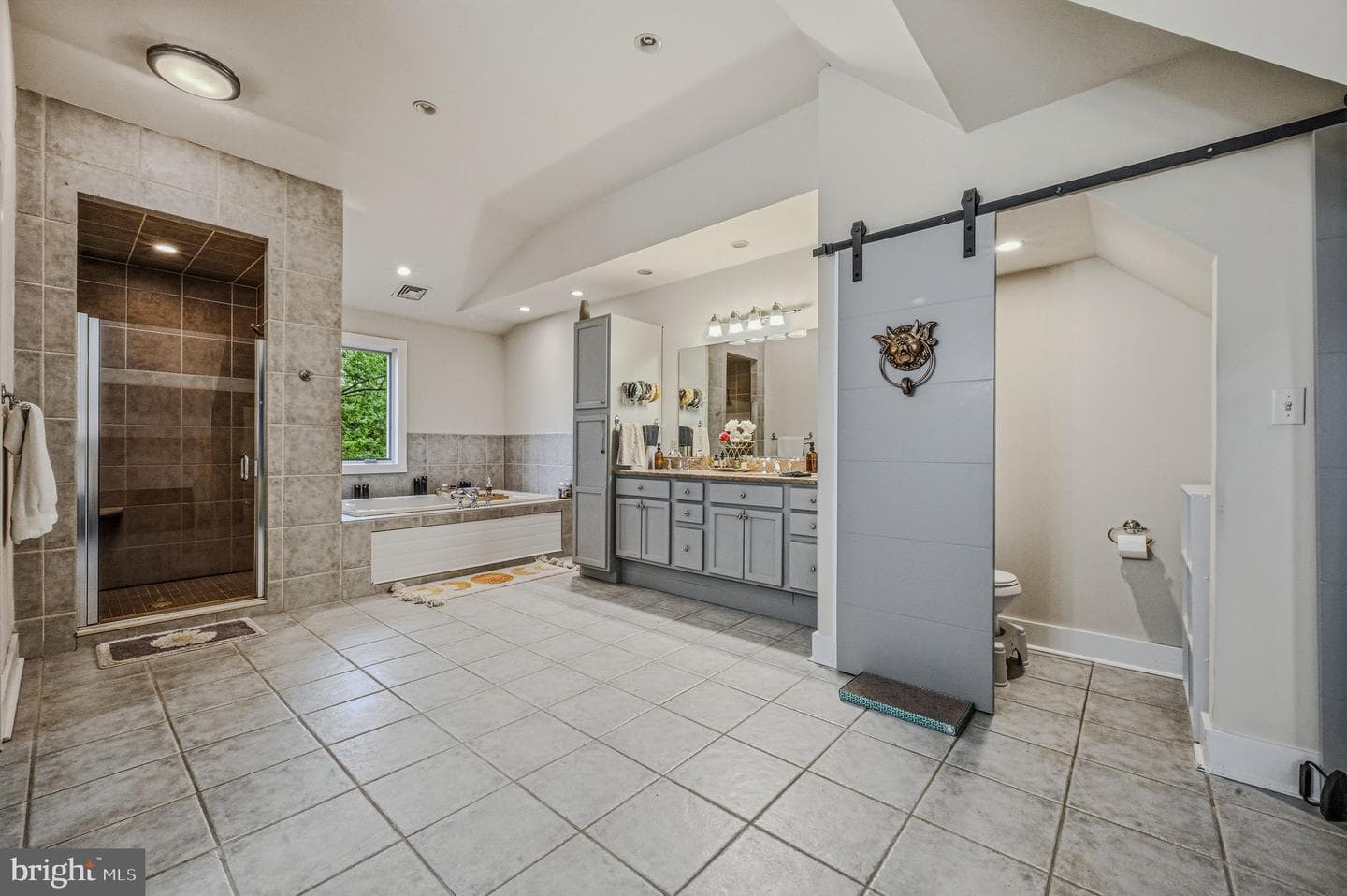 203 Northbank Road photo 13