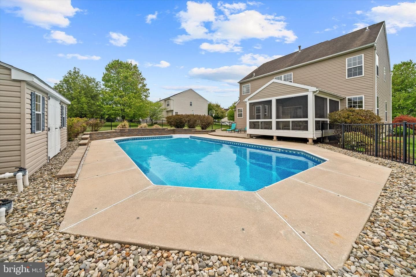 17 Allsmeer Drive photo 68