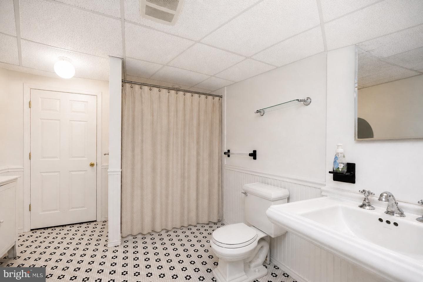 223 Silverbell Court photo 33