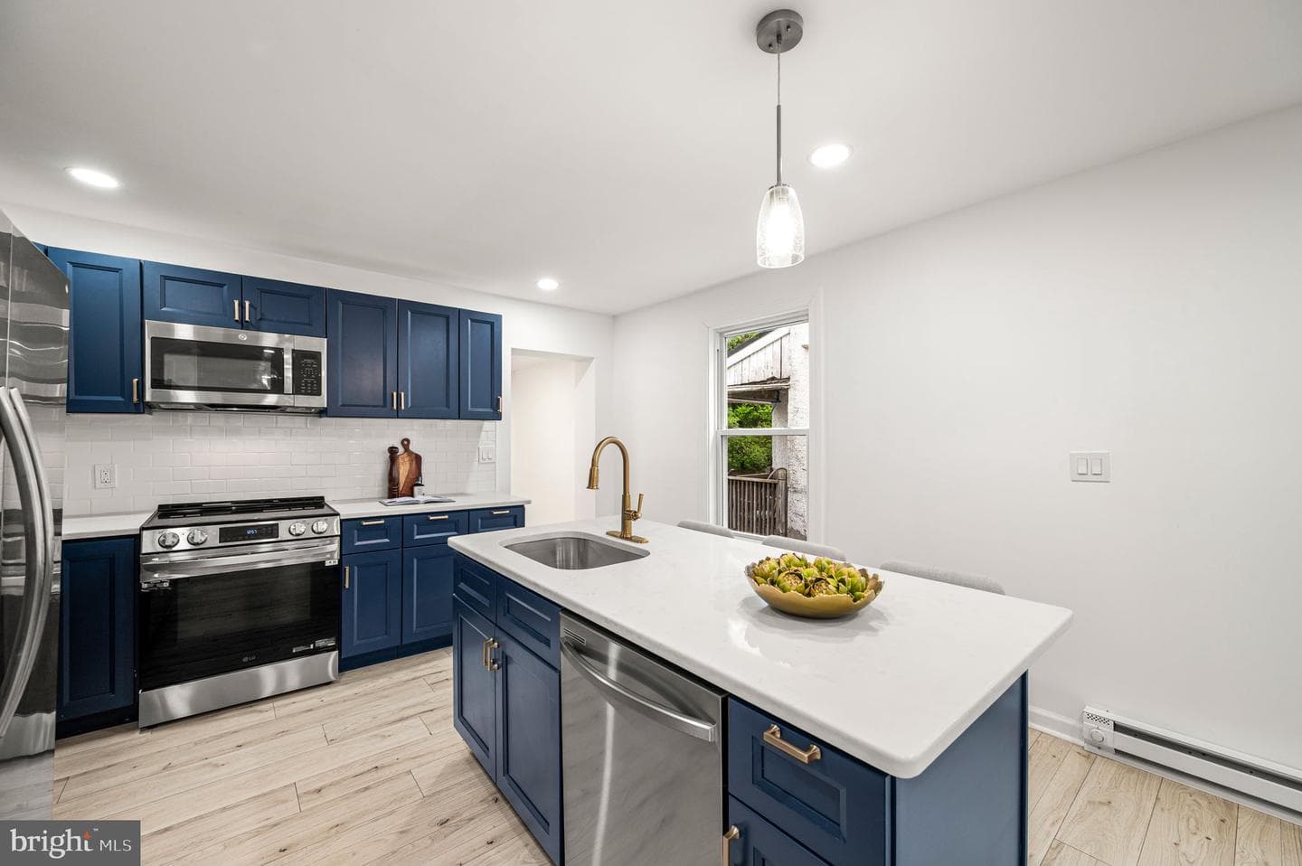 211 Morris Street photo 7
