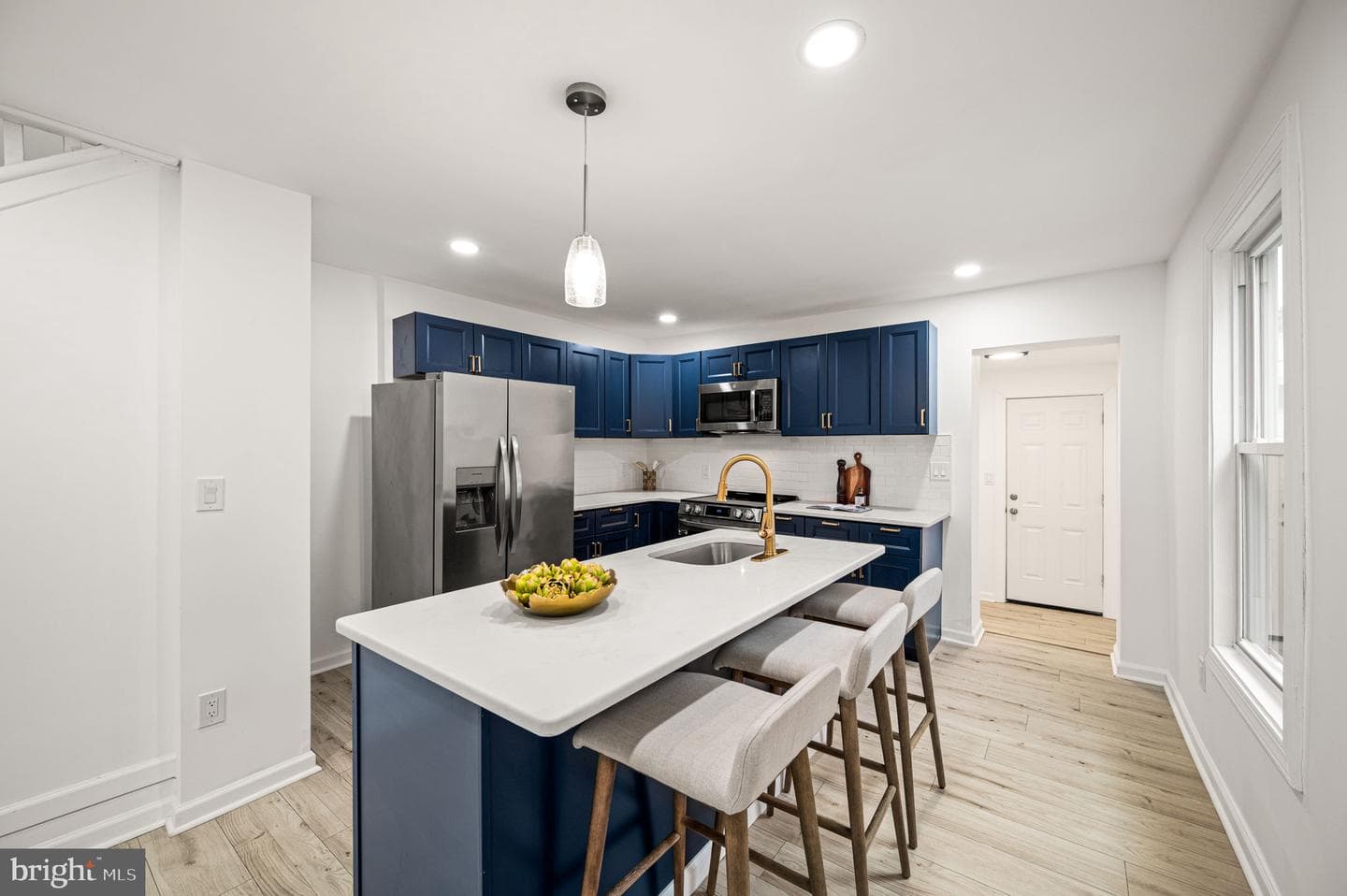 211 Morris Street photo 8