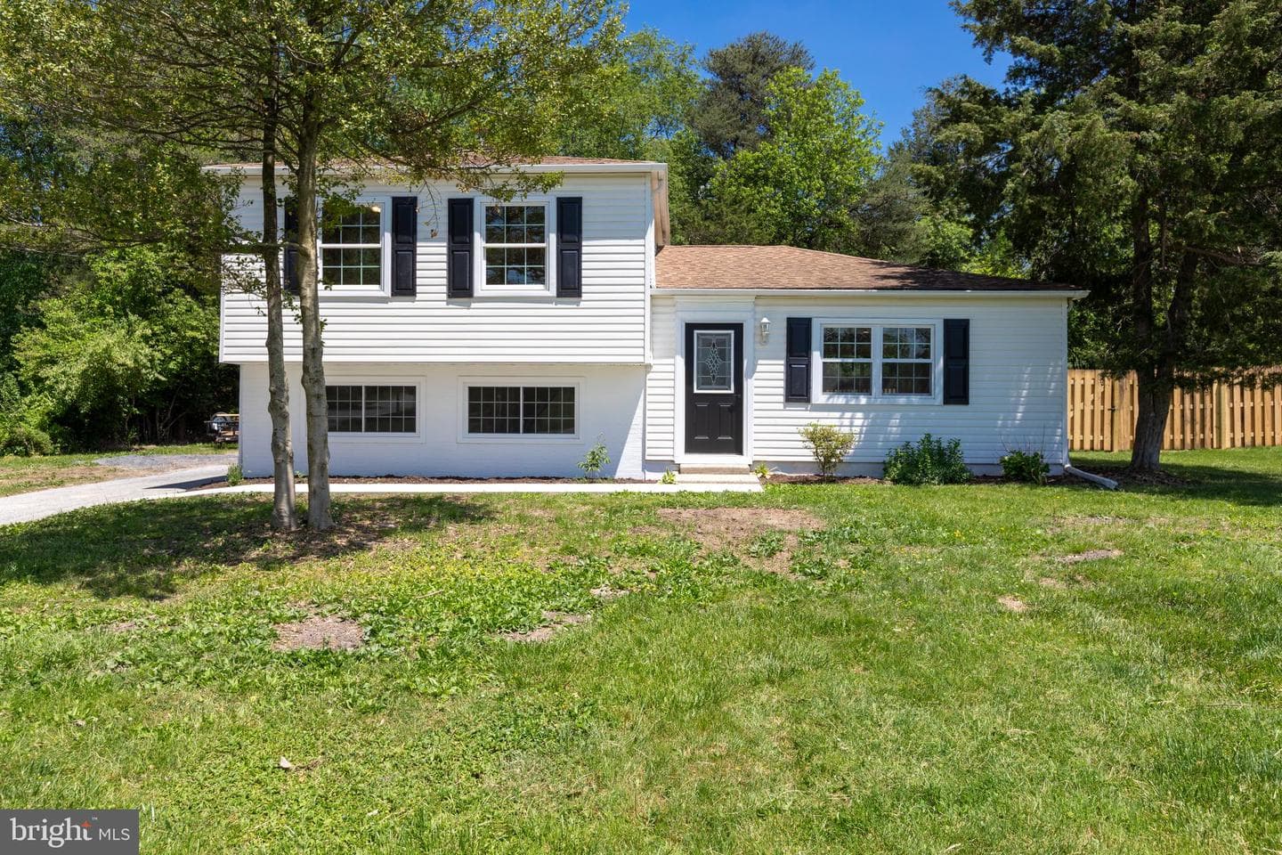 970 Kingsway Drive photo 3