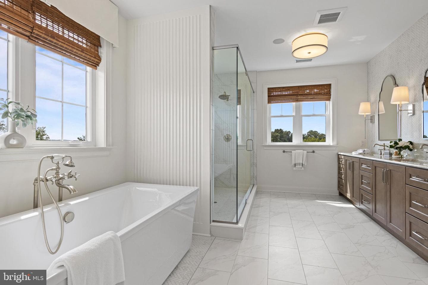 157 Lexington Manor photo 11