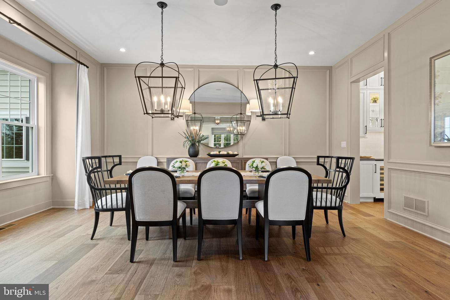 157 Lexington Manor photo 4