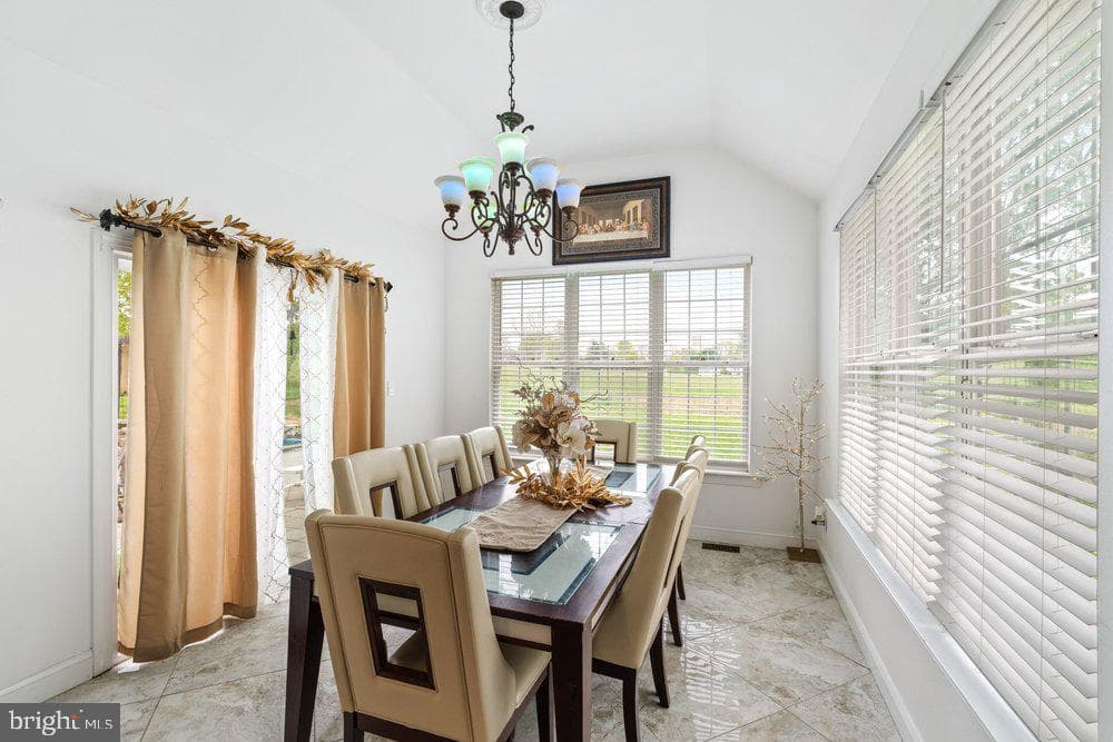 32 Meadow Lane photo 15