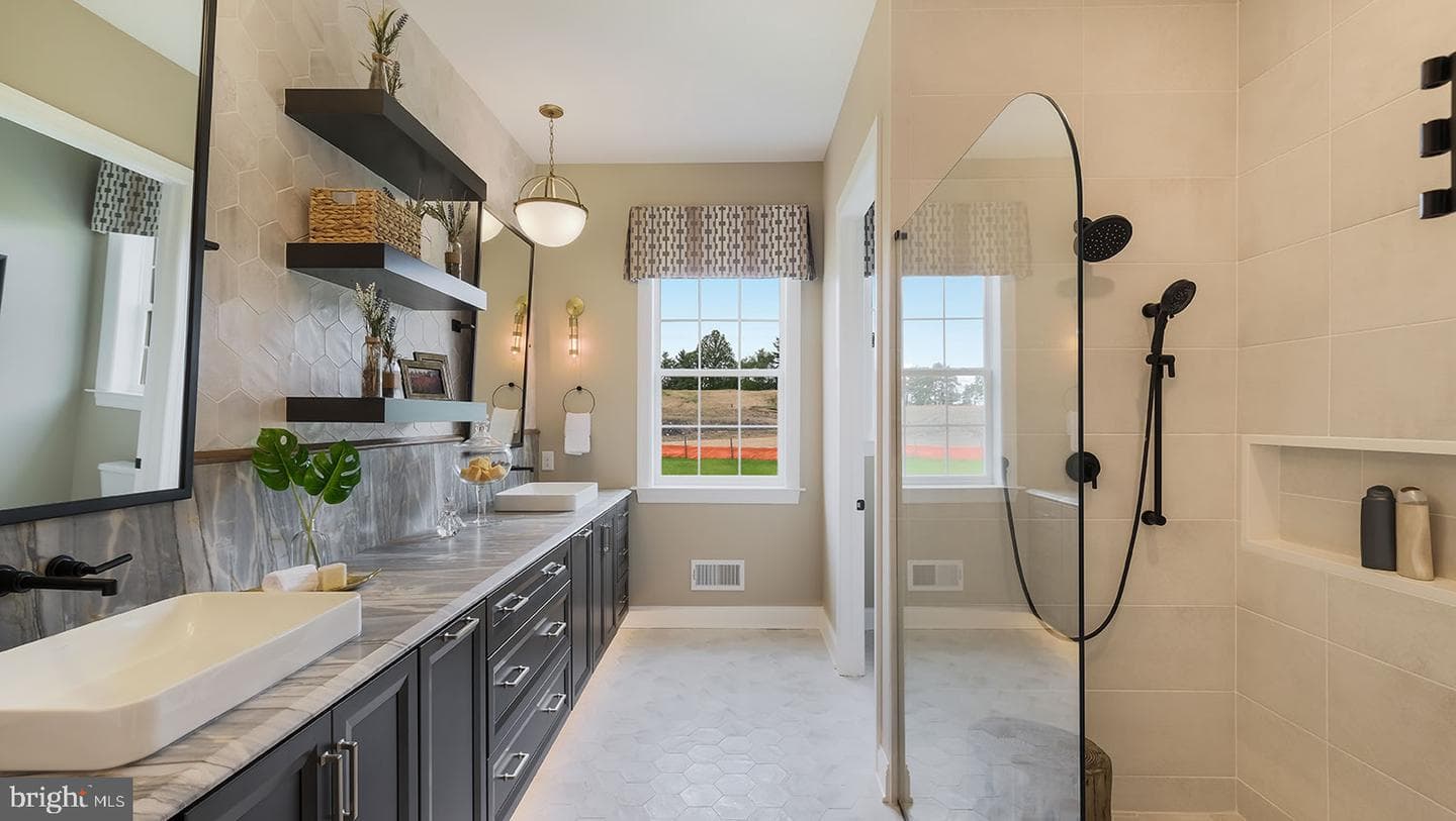141 Lexington Manor photo 6
