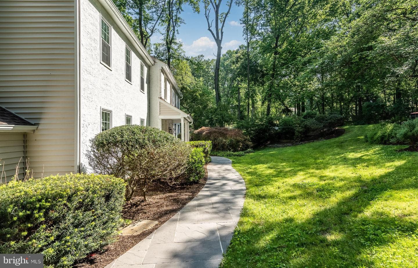 823 Nathan Hale Drive photo 2