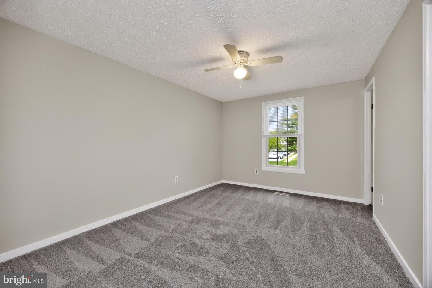 348 Barclay Street photo 16
