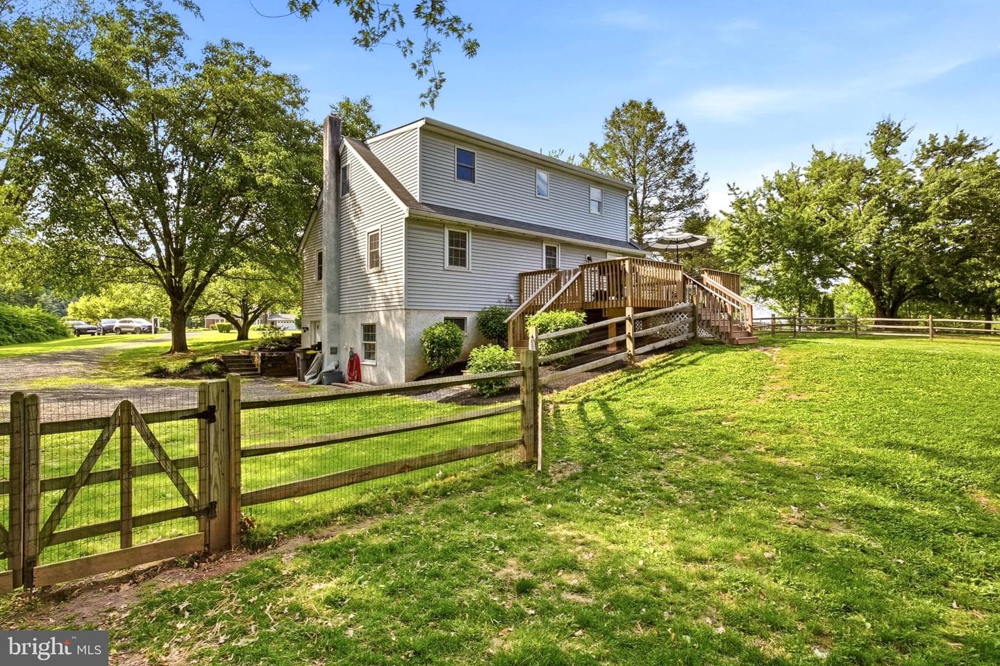 60 Roberts Circle photo 44