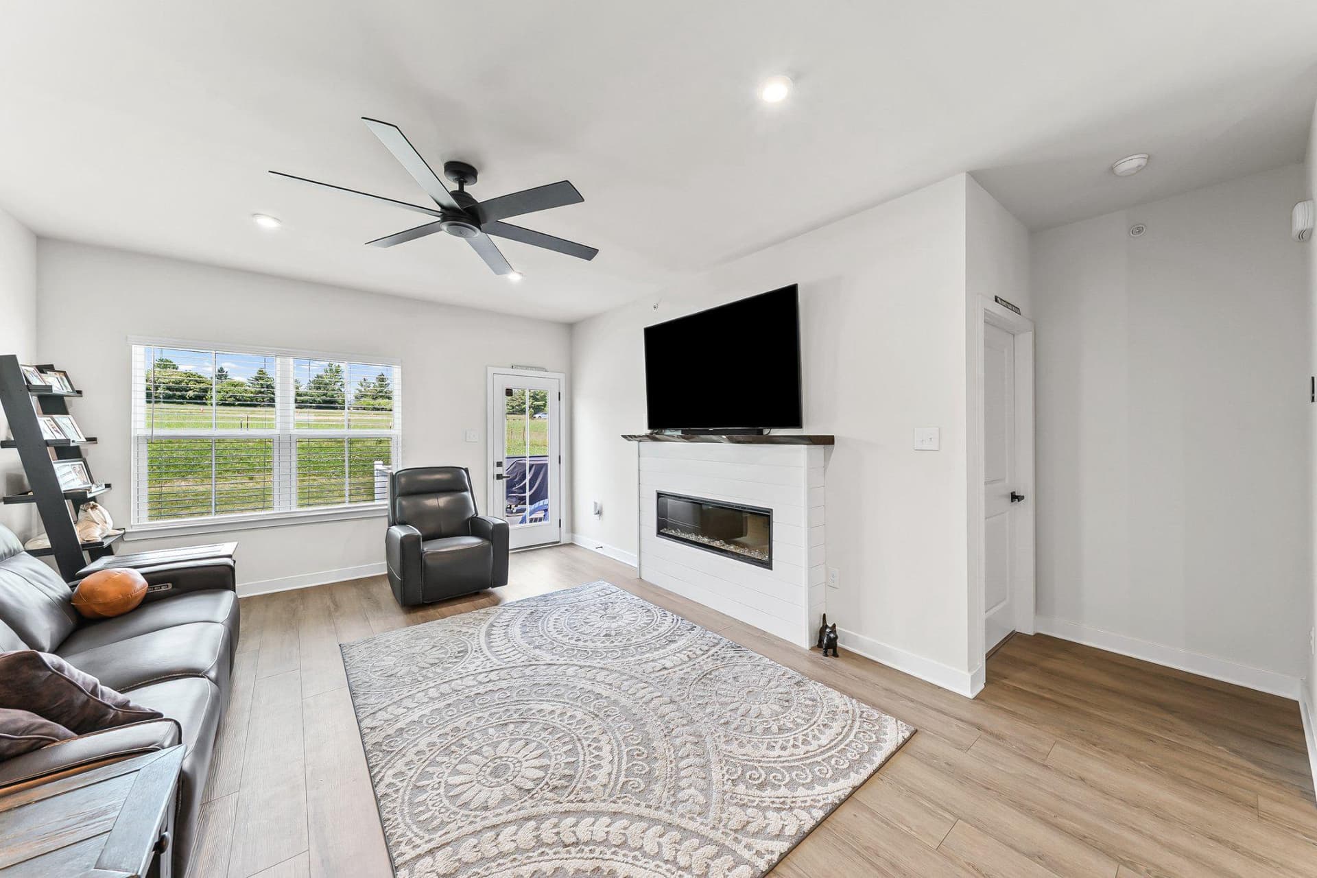 1623 Hydrangea Way photo 10
