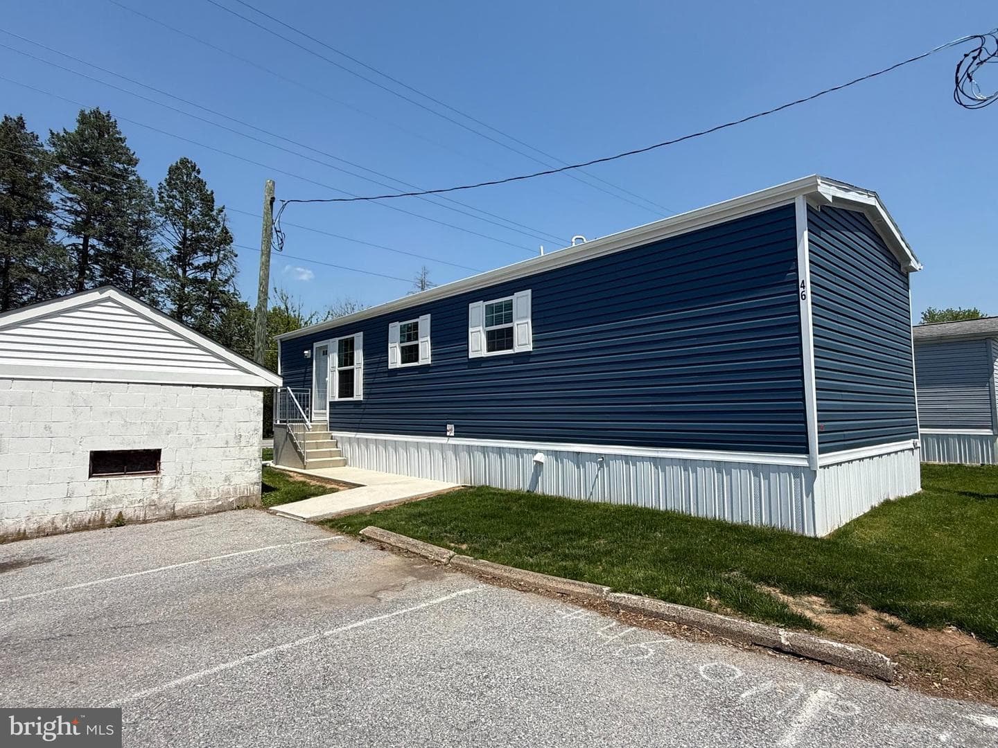 46 Mockingbird Lane photo 2