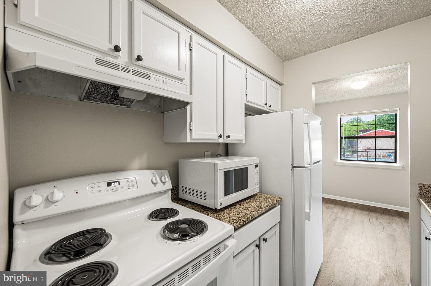 2410 Pond View Drive #2410 photo 5