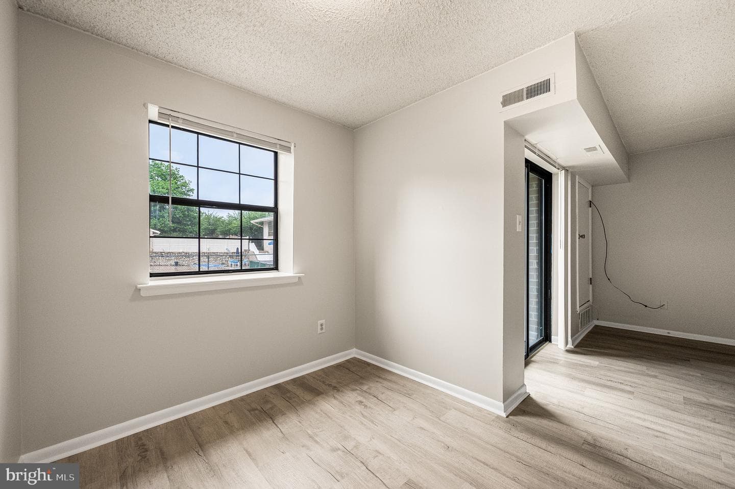 2410 Pond View Drive #2410 photo 9