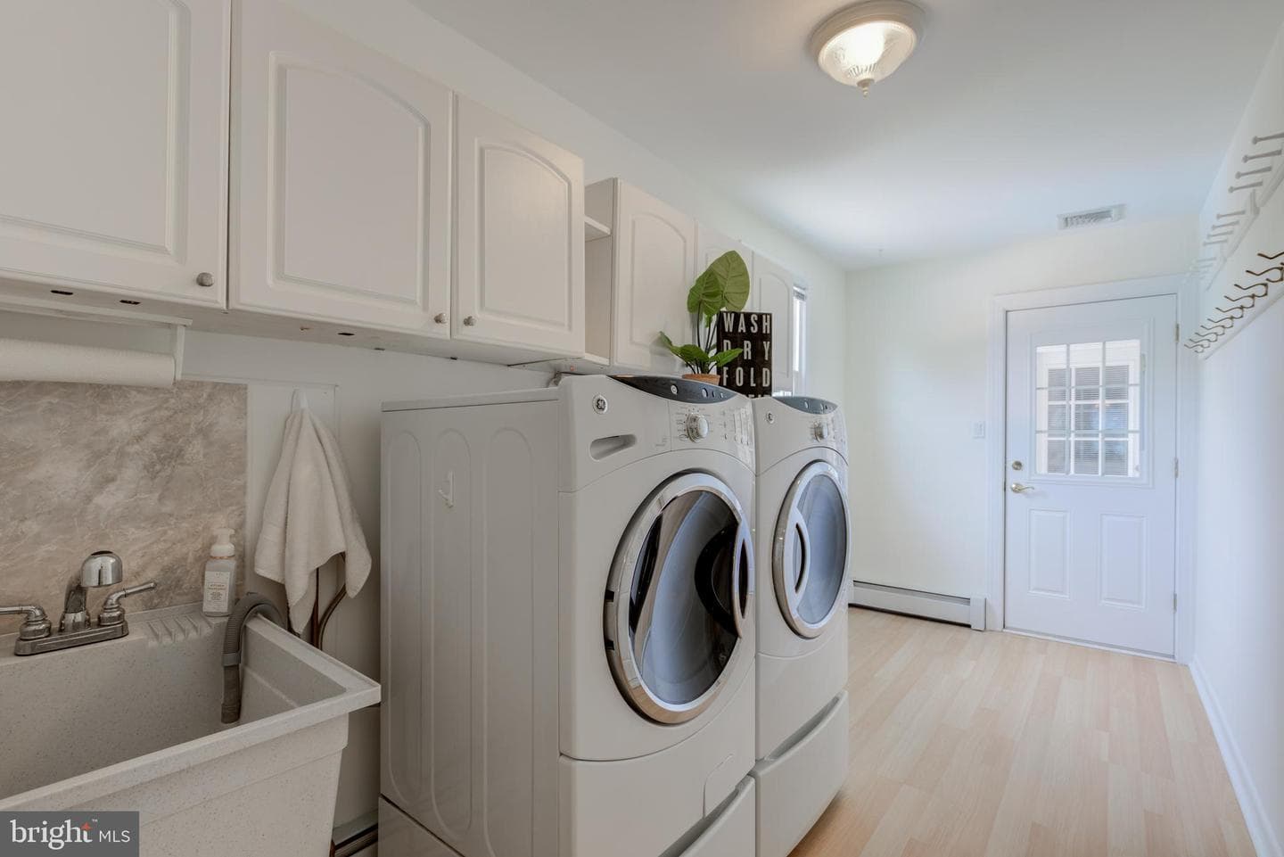 1416 Gary Terrace photo 21