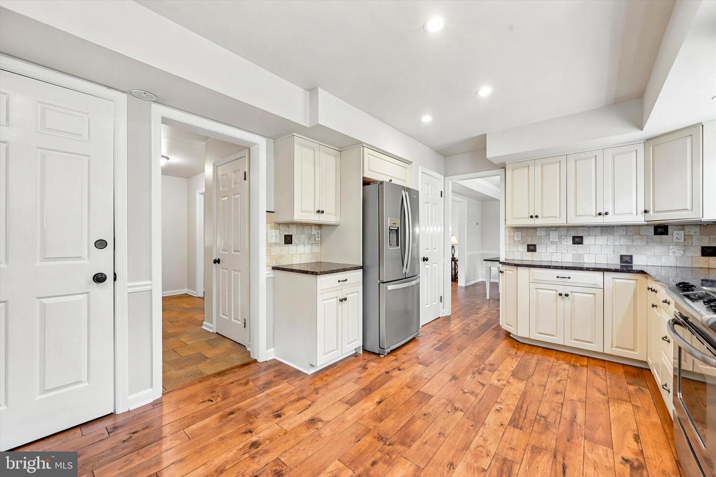 700 Broad View Road photo 9