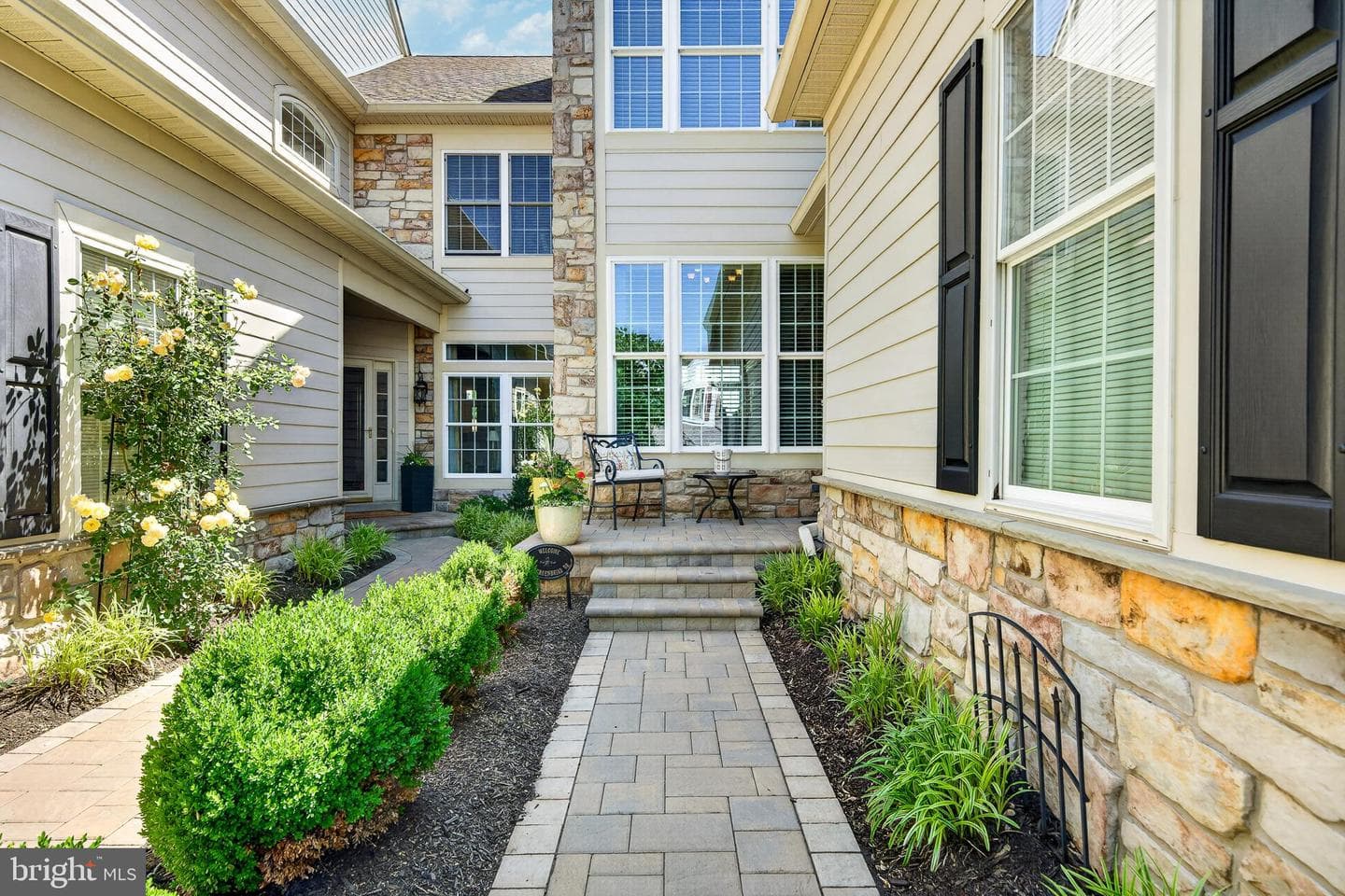 304 Greenbriar Drive photo 2
