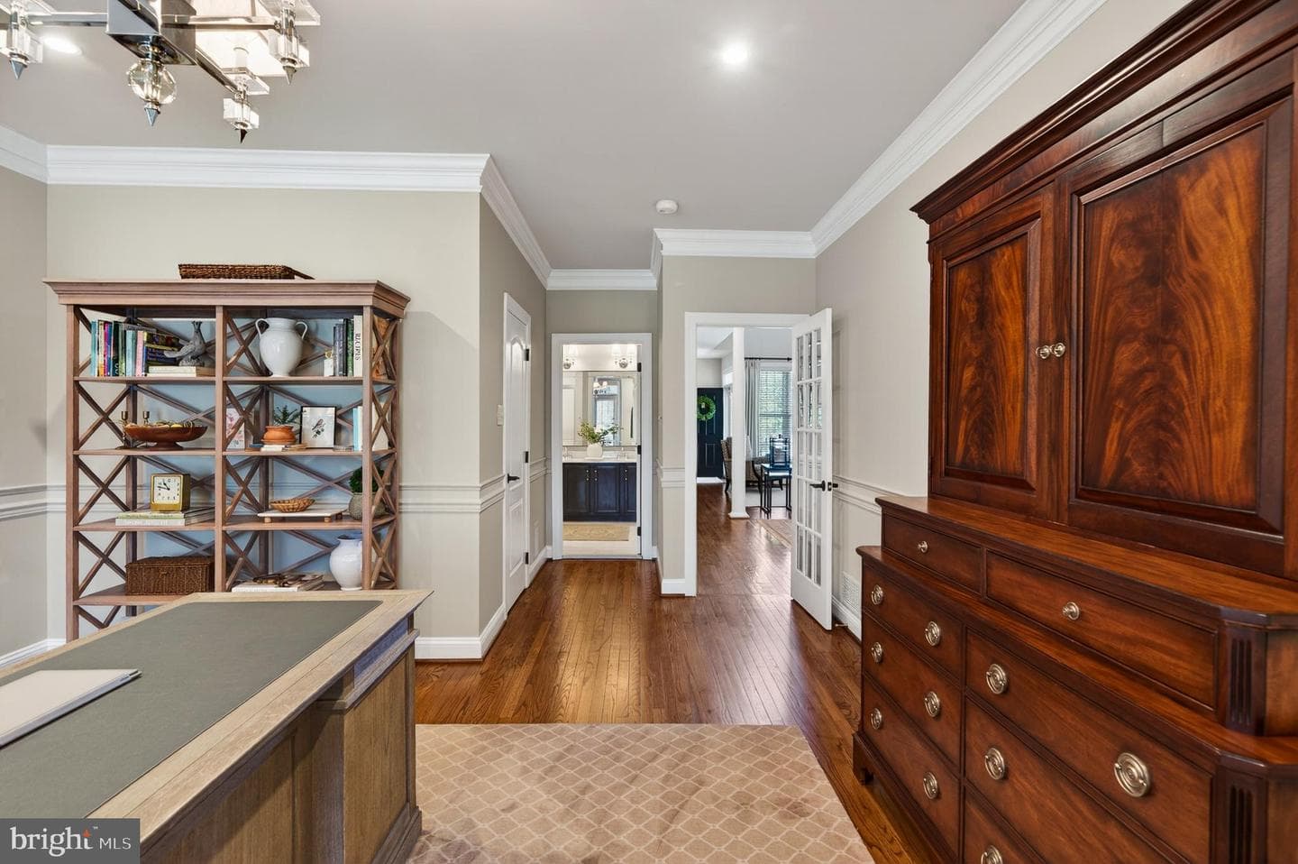 304 Greenbriar Drive photo 24