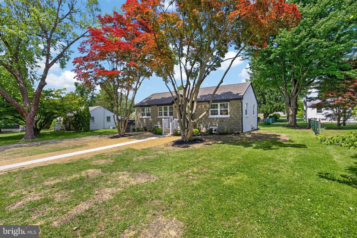 545 Dorothy Lane photo 2