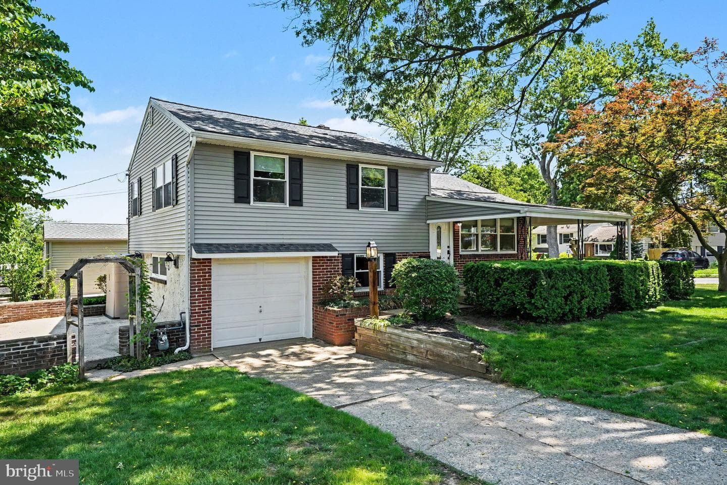529 Columbia Avenue photo 3