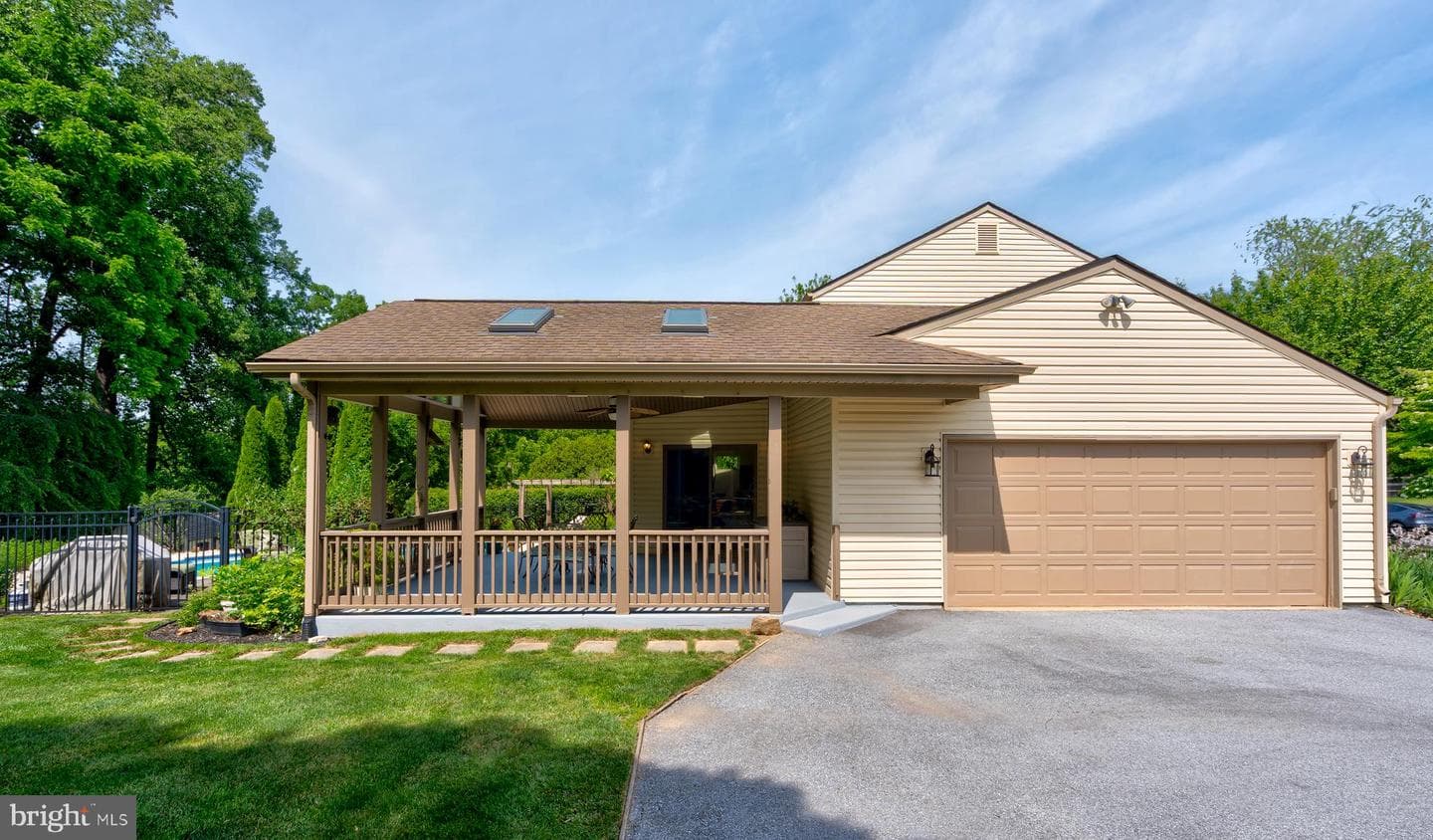 1109 Edward Lane photo 5