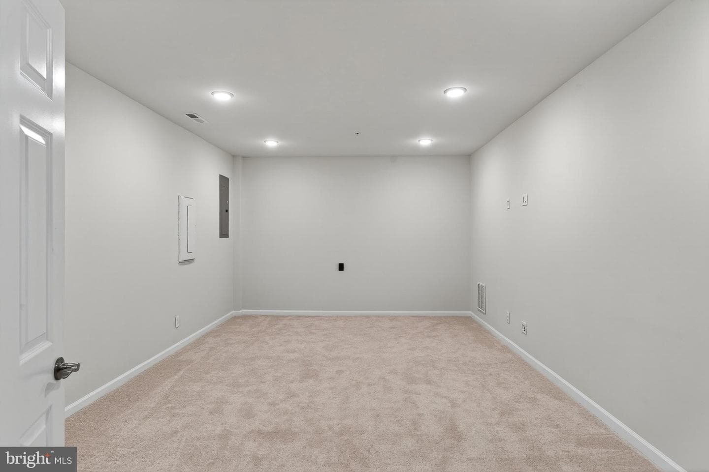 323 Stafford Court photo 34