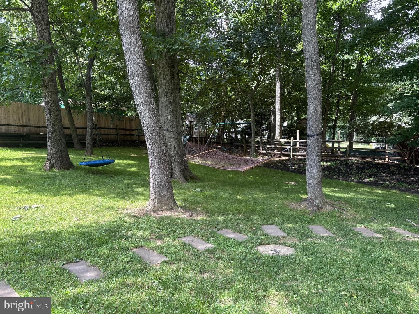 1446 Romansville photo 33