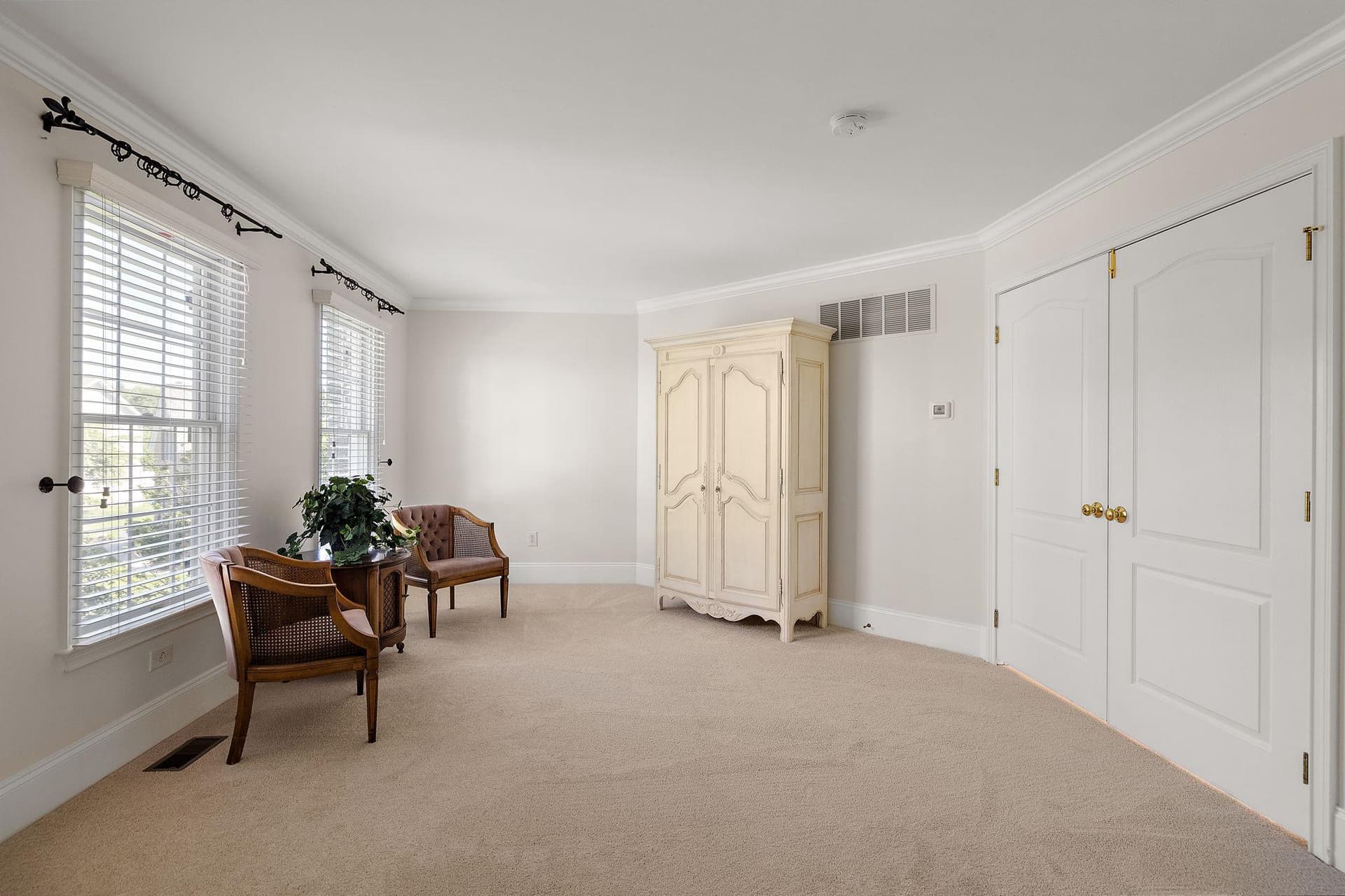 1670 Royal Berkshire Circle photo 27