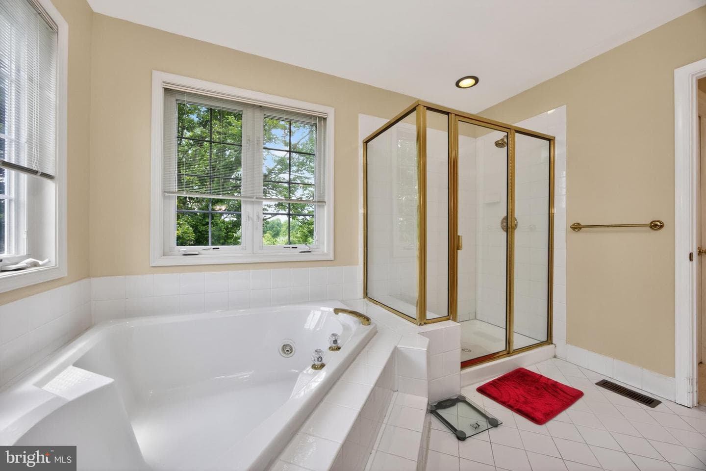 904 Victoria Court photo 35