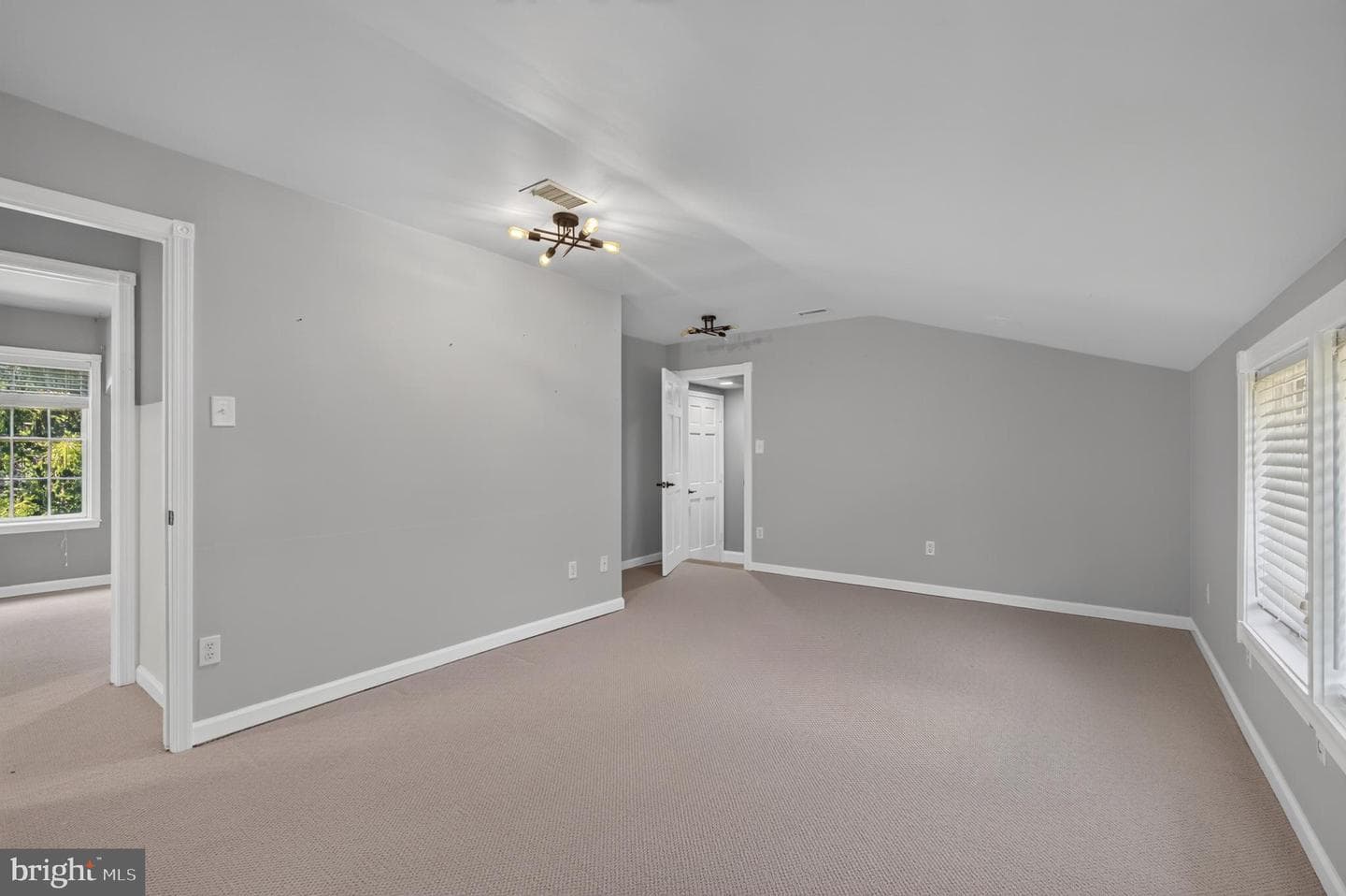 1364 College Hill Dr photo 23