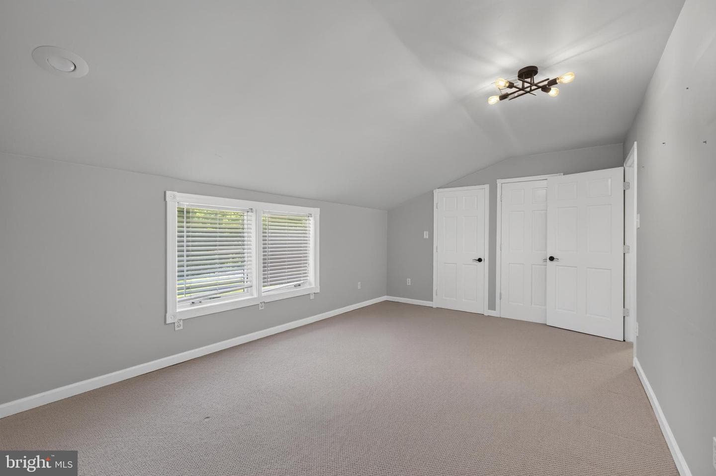 1364 College Hill Dr photo 24